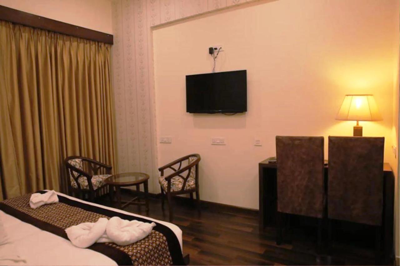 Hotel Citi Inn Grande Zirakpur ภายนอก รูปภาพ