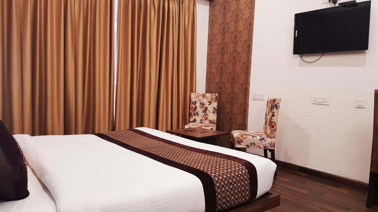 Hotel Citi Inn Grande Zirakpur ภายนอก รูปภาพ