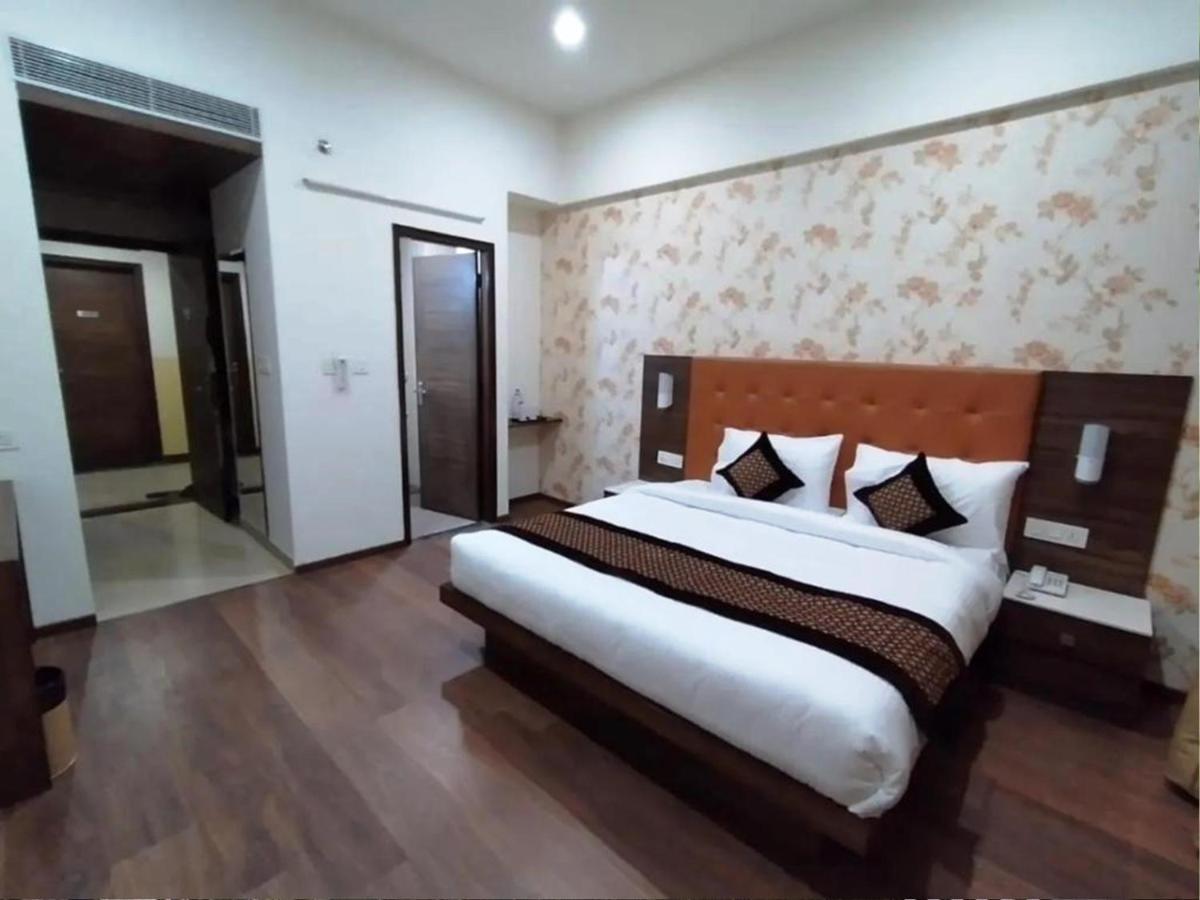 Hotel Citi Inn Grande Zirakpur ภายนอก รูปภาพ
