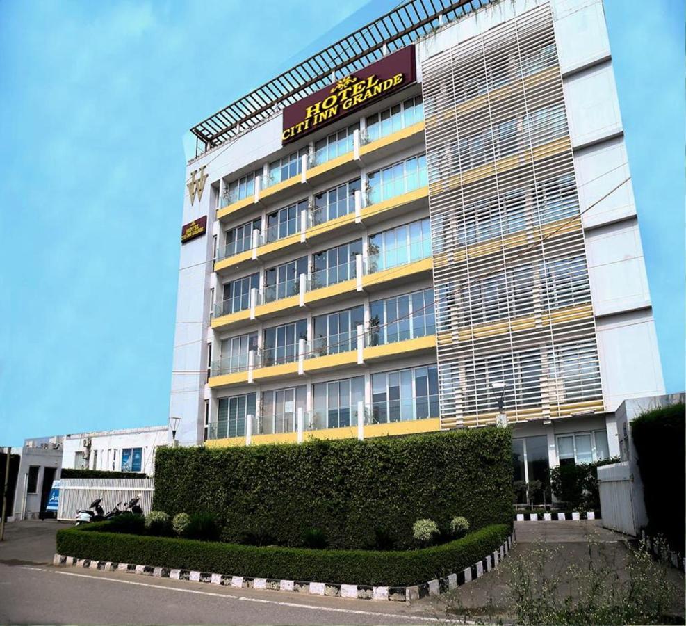 Hotel Citi Inn Grande Zirakpur ภายนอก รูปภาพ