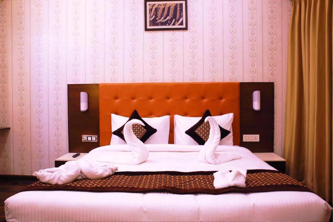 Hotel Citi Inn Grande Zirakpur ภายนอก รูปภาพ
